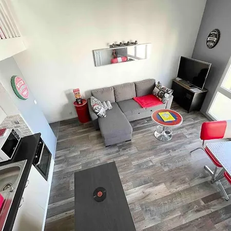 Grand T1 Bis Industriel En Hyper Centre 3 Etoiles
